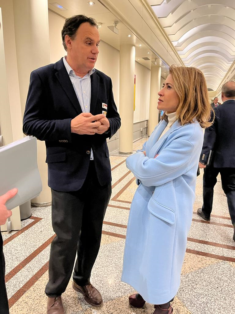 El-alcalde-se-reune-con-la-Ministra-de-Transporte-2